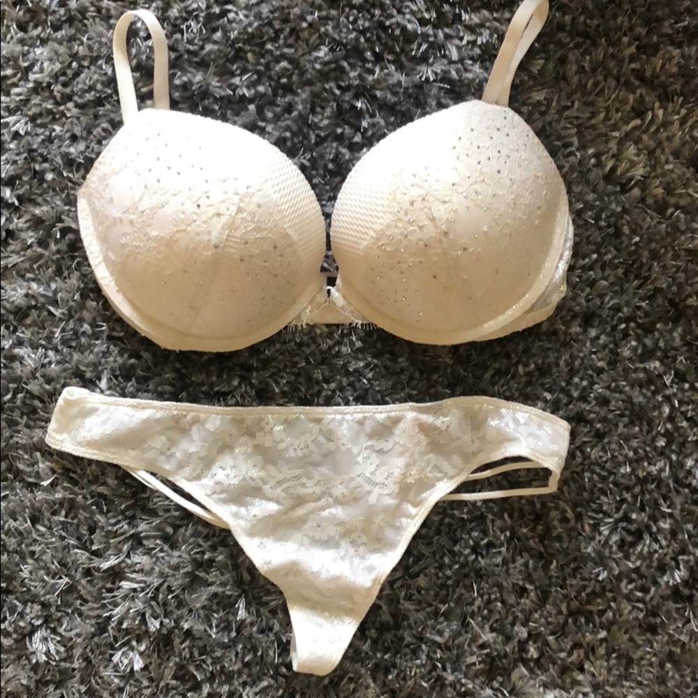 Victoria’s Secret Very Sexy Push up bra